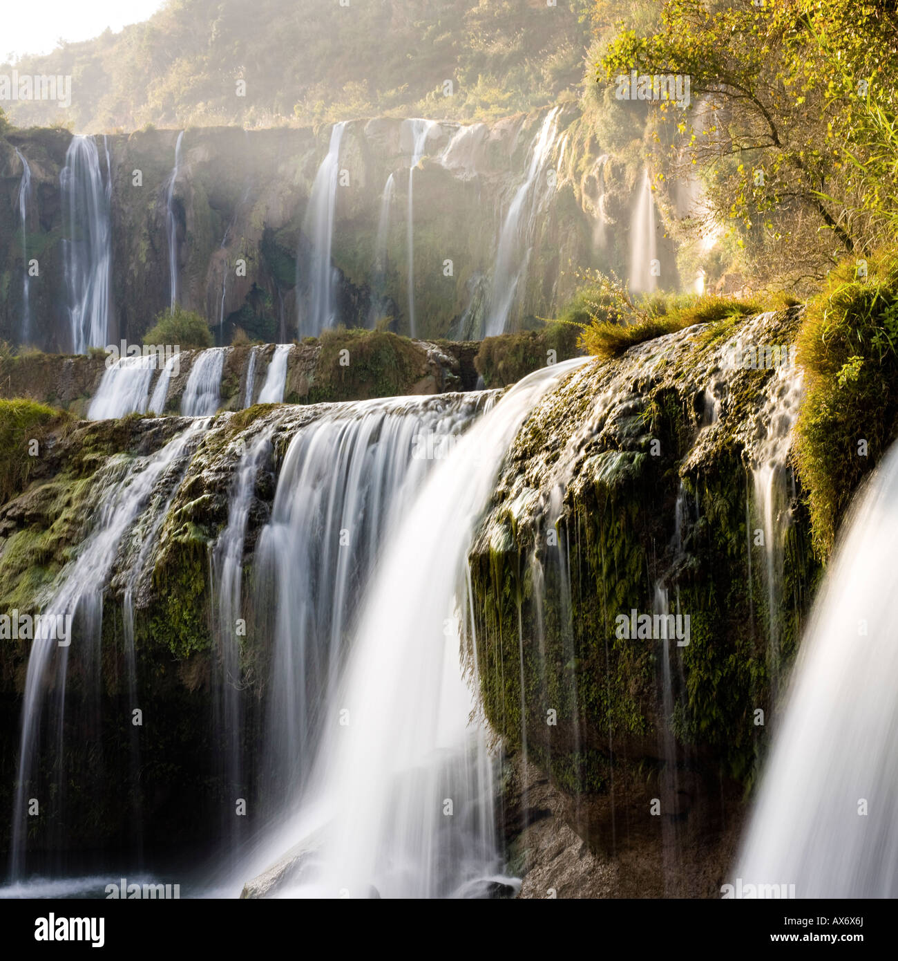 Abbassare le cascate di Jiulong (nove draghi) cascata Yunnan, Cina Foto Stock