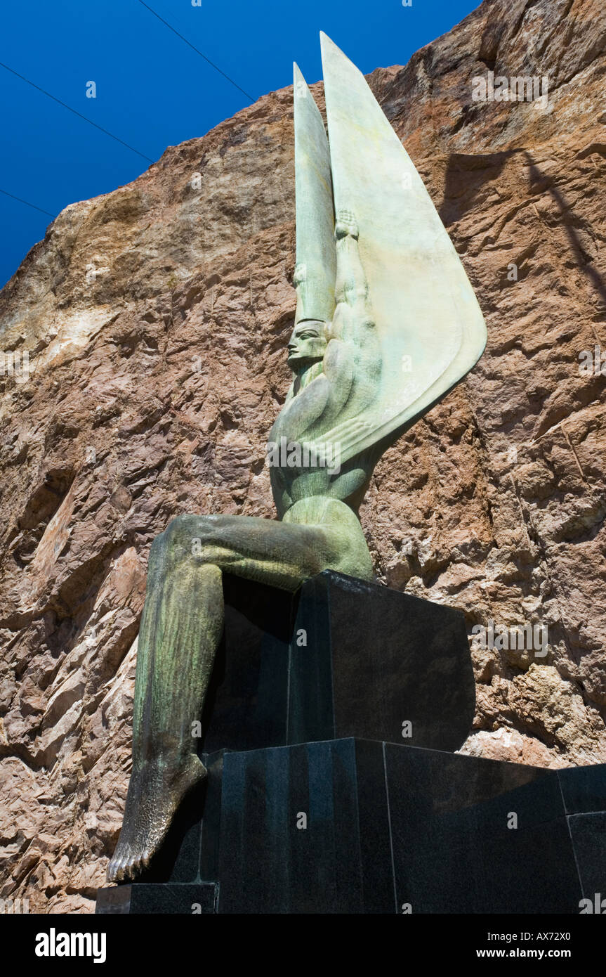 Mitologico statua alata presso la Diga di Hoover, Nevada, STATI UNITI D'AMERICA Foto Stock