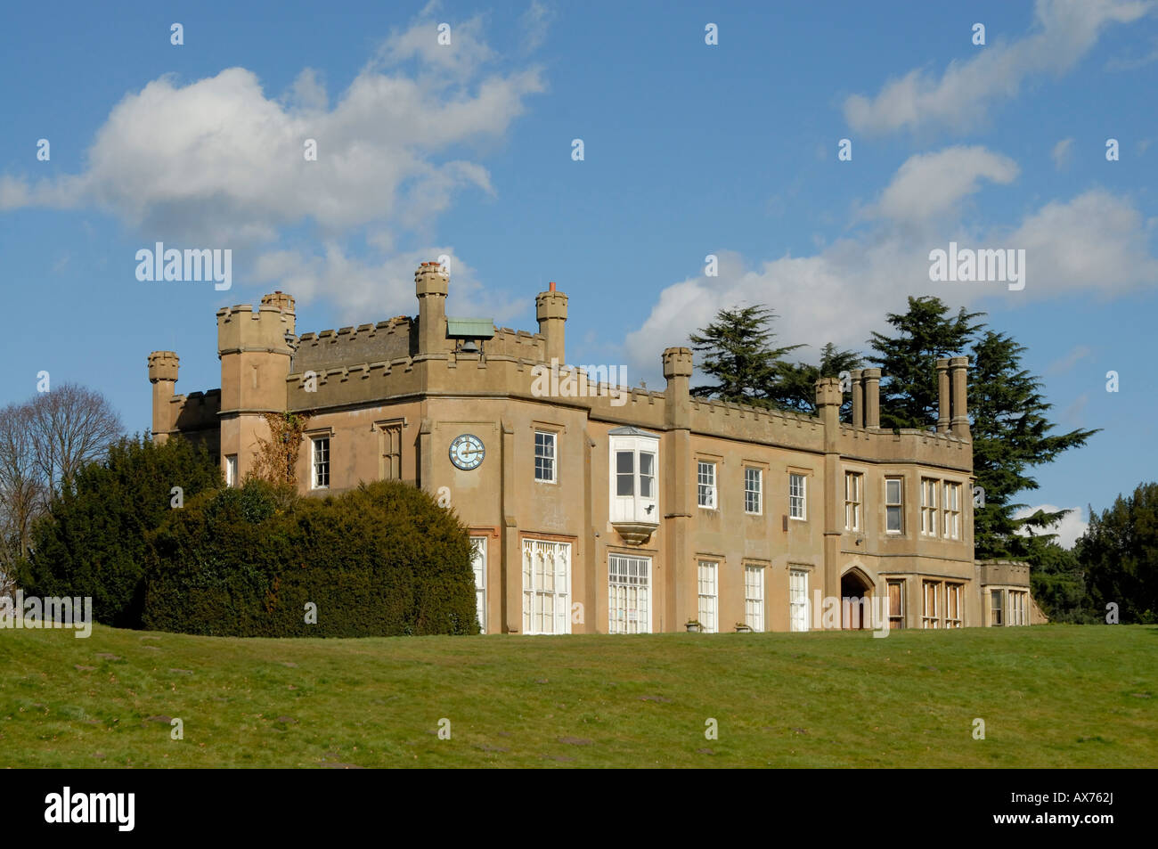 Il Nonsuch Mansion House, situato nei giardini del Parco Nonsuch, tra Cheam and Ewell nel sud di Londra, Surrey, Inghilterra Foto Stock