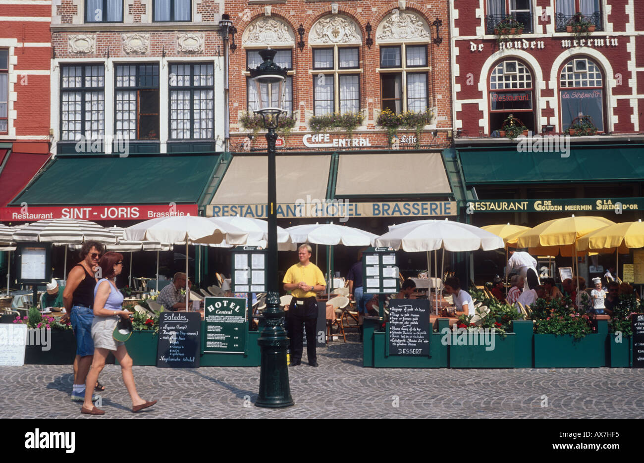 Ristoranti, la piazza del mercato di Bruges, Fiandre, in Belgio Foto Stock