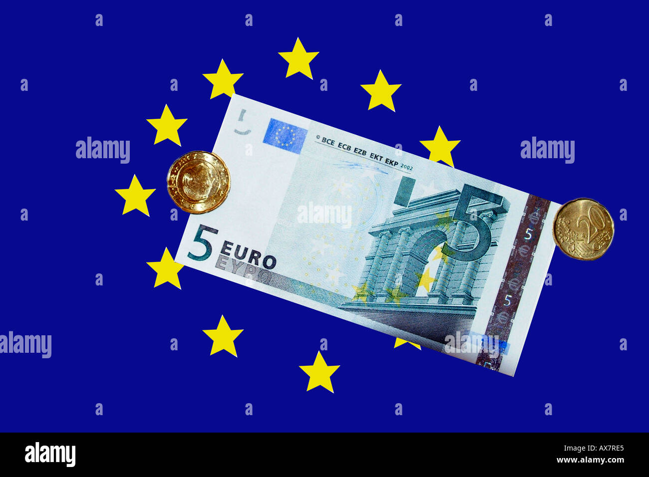 Euro denaro impostata su uno sfondo di Euro bandiera. Foto Stock