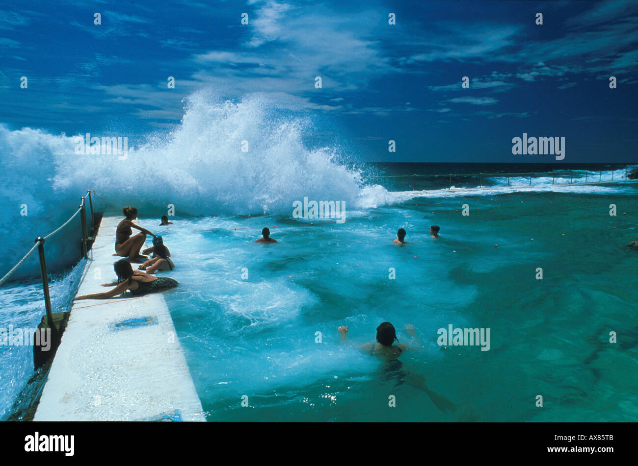 Schwimmer im Bondi Bagni, Meerwasserpool, Bondi Beach Sydney, Australien Foto Stock
