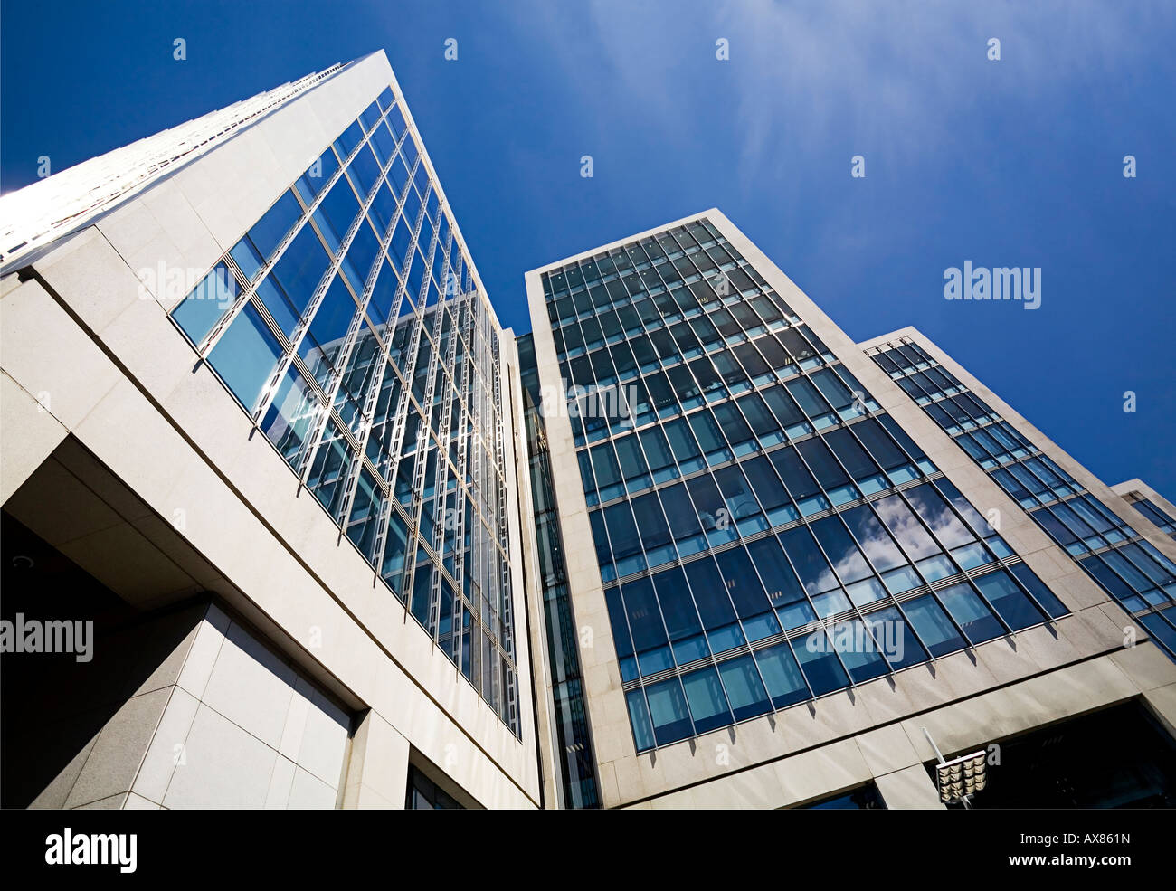 Alti edifici adibiti ad uffici su Georges Quay Dublino Irlanda Foto Stock