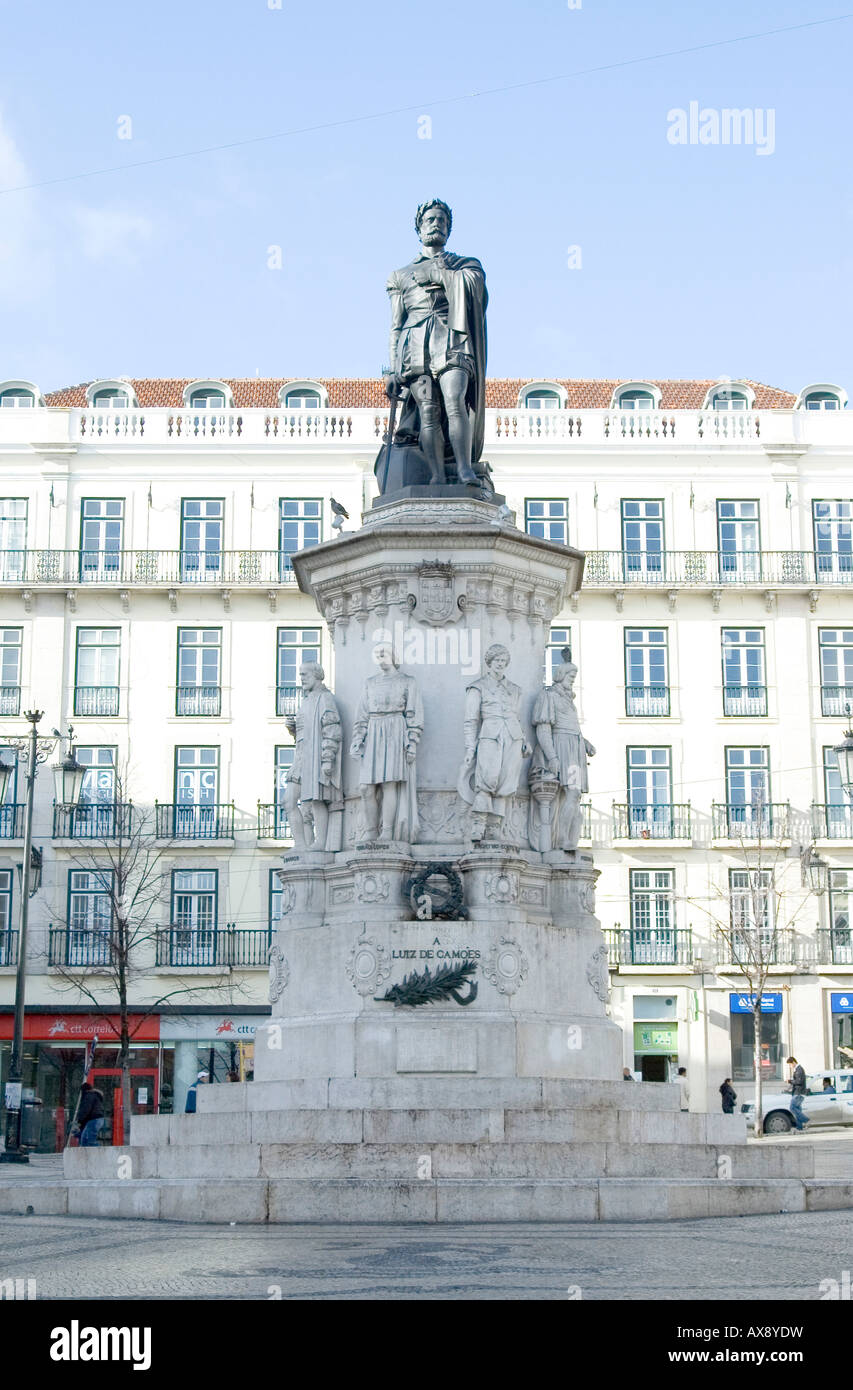 Il monumento Luís de Camões a Praca Luis de Camoes Lisbona Portogallo Foto Stock