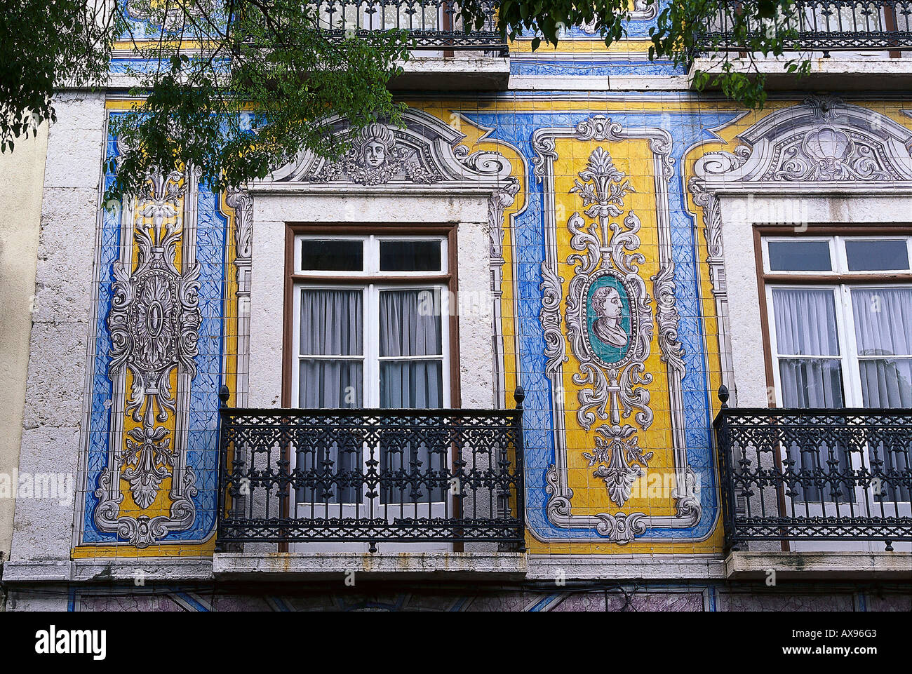 Facciata decorata, Campo de Santa Clara, Lisbona, Portogallo Foto Stock