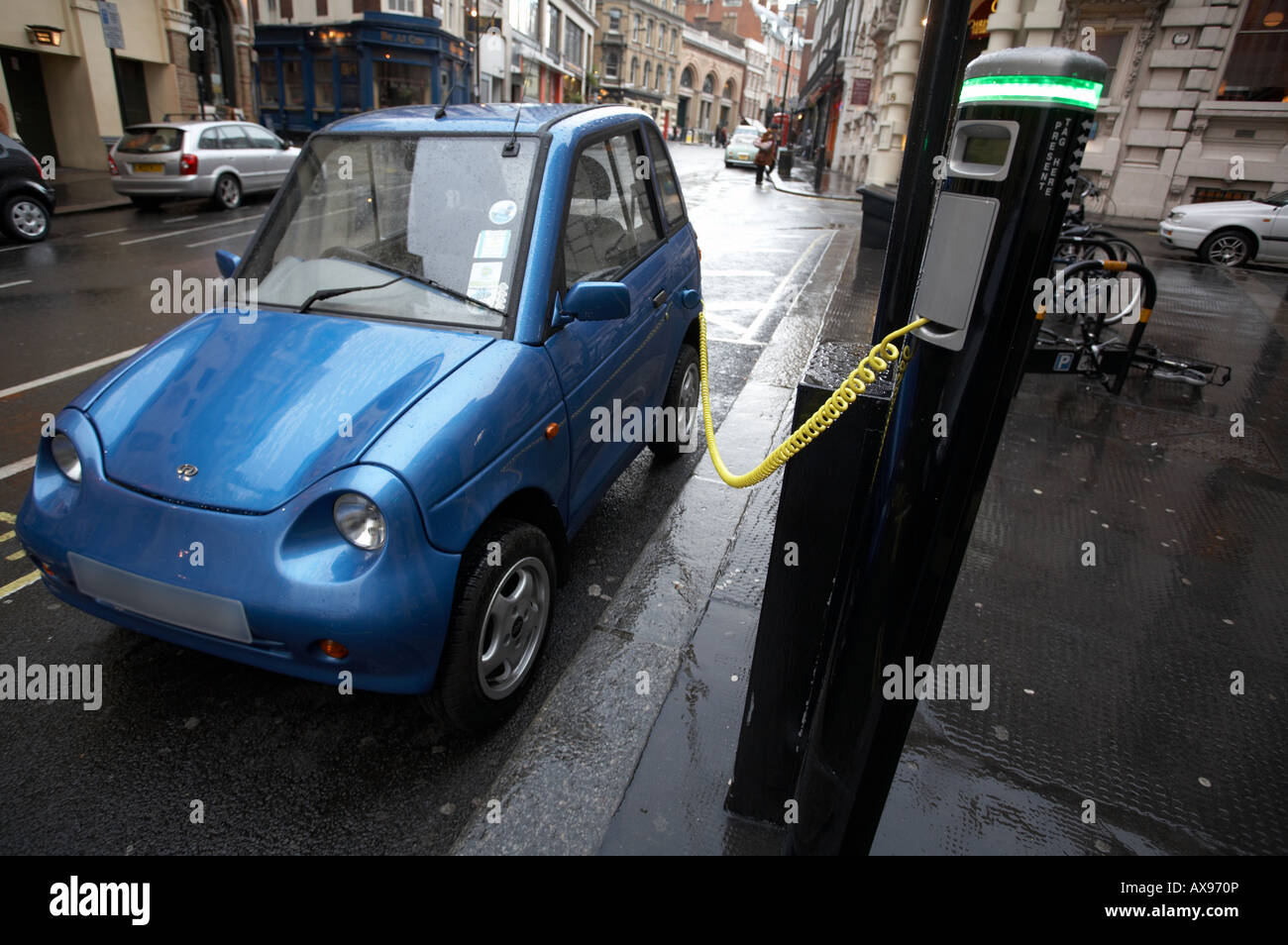 G Wiz GWiz G-Wiz clean green batteria ad alimentazione elettrica auto veicolo electrobay elektrobay caricare bay punto di succo Foto Stock