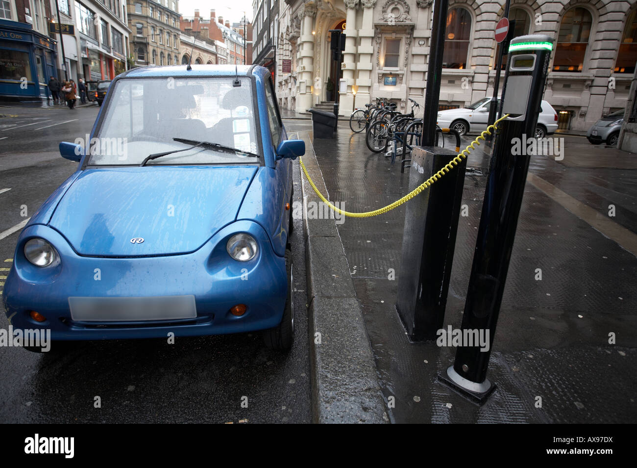 G Wiz GWiz G-Wiz clean green batteria ad alimentazione elettrica auto veicolo electrobay elektrobay caricare bay stazione punto di succo Foto Stock
