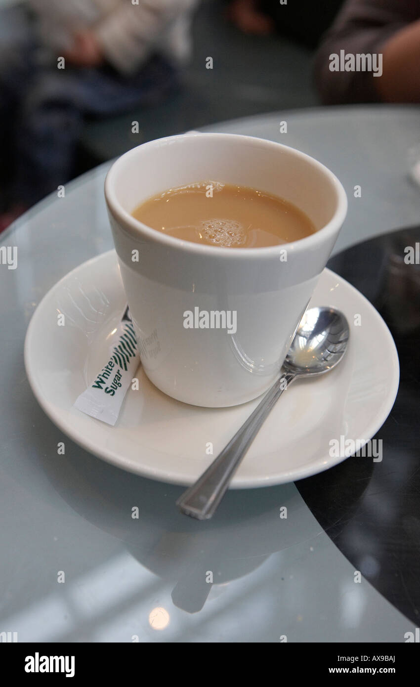 Tazza di tè in un piattino. Foto Stock