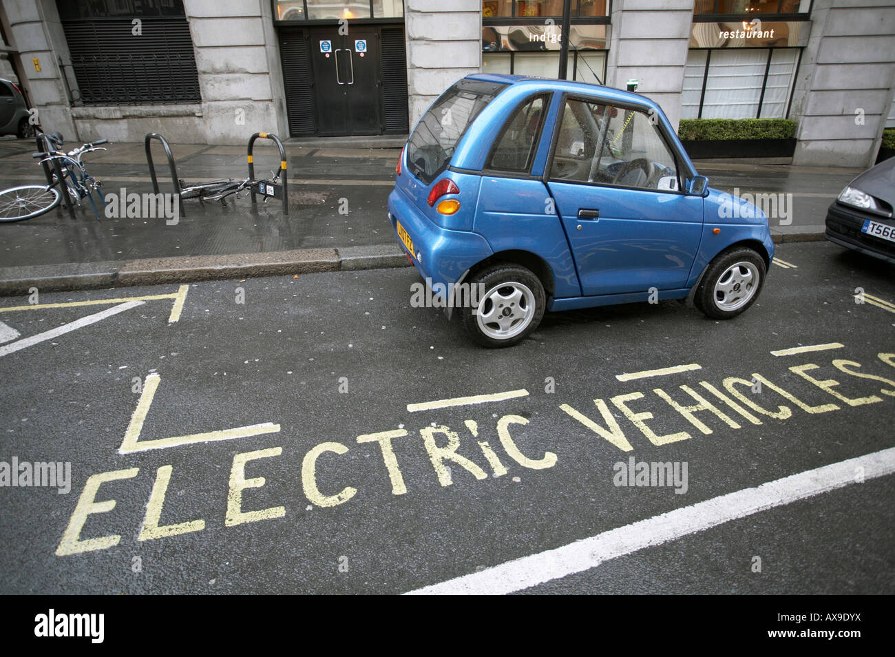 G Wiz GWiz G-Wiz clean green batteria ad alimentazione elettrica auto veicolo electrobay elektrobay caricare bay station Foto Stock