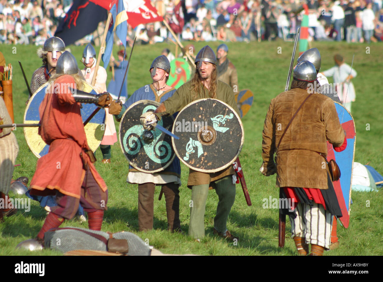 Normanni sassoni combattendo la battaglia di fanteria medievale di hastings east sussex england Foto Stock