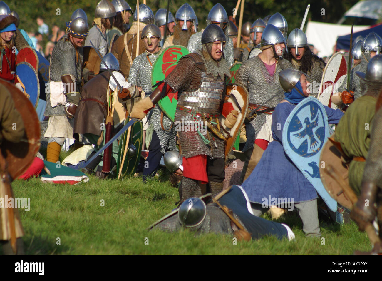Normanni sassoni combattendo la battaglia di fanteria medievale di hastings east sussex england Foto Stock