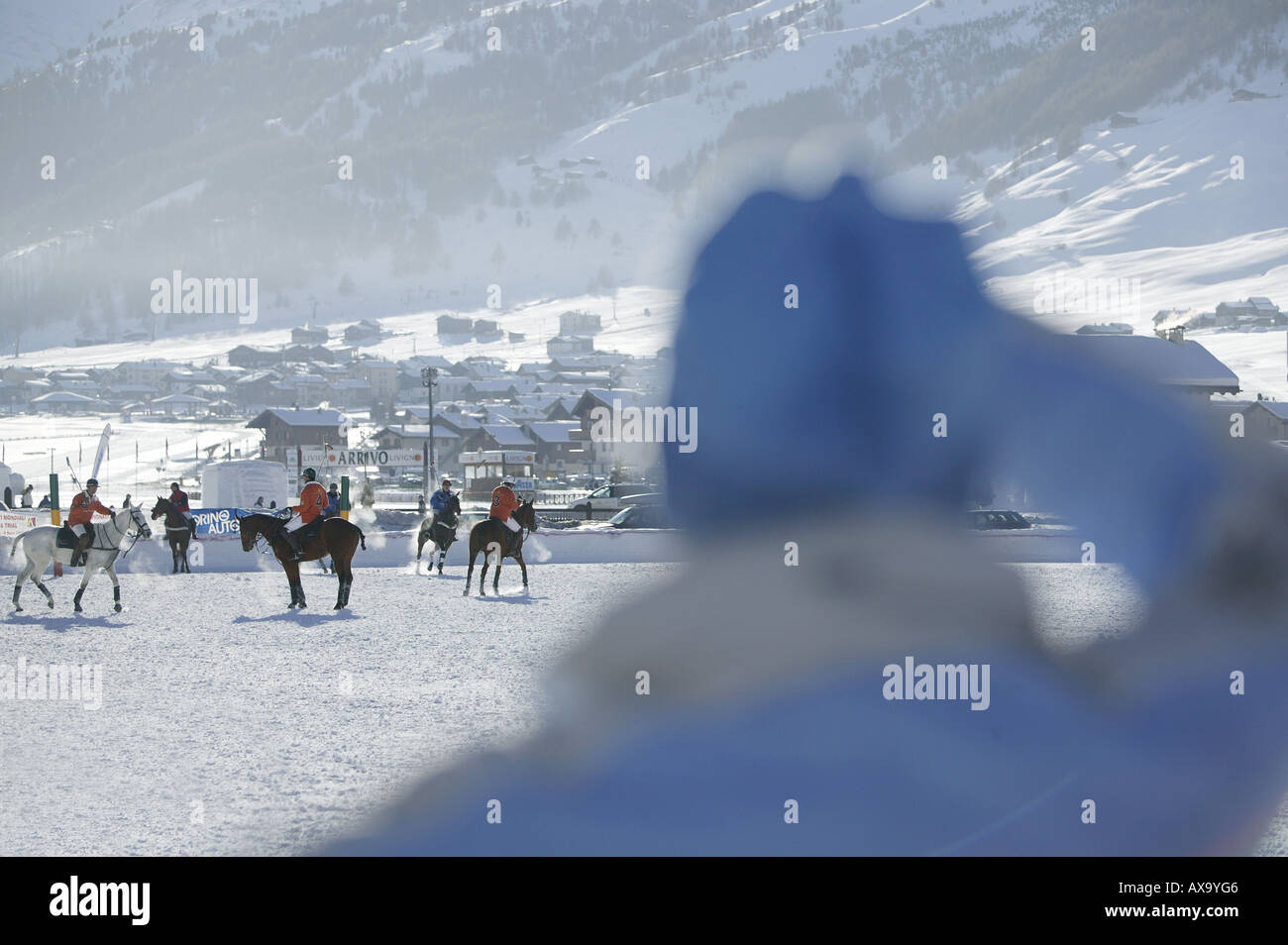 Riproduzione di polo nella neve, torneo internazionale di Livigno, Italia Foto Stock