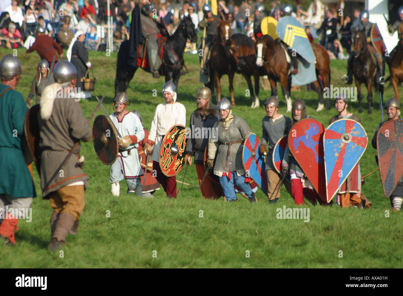 Normanni sassoni combattendo la battaglia di fanteria medievale di hastings east sussex england Foto Stock