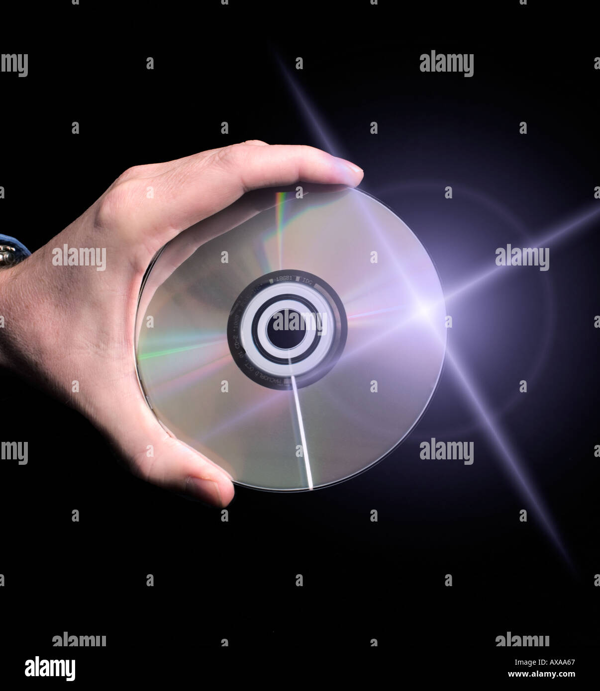 Mano che tiene un CD-ROM / DVD Foto Stock
