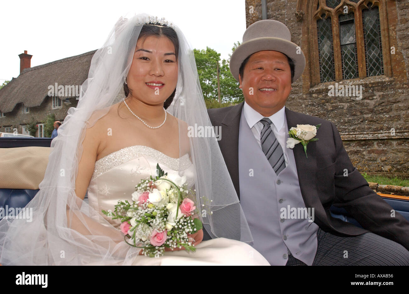 Il matrimonio di cinesi di cantanti lirici Signor Ke Quing Liu e la signora Chun Qing Zhuang in Dorset Regno Unito Regno Unito Foto Stock