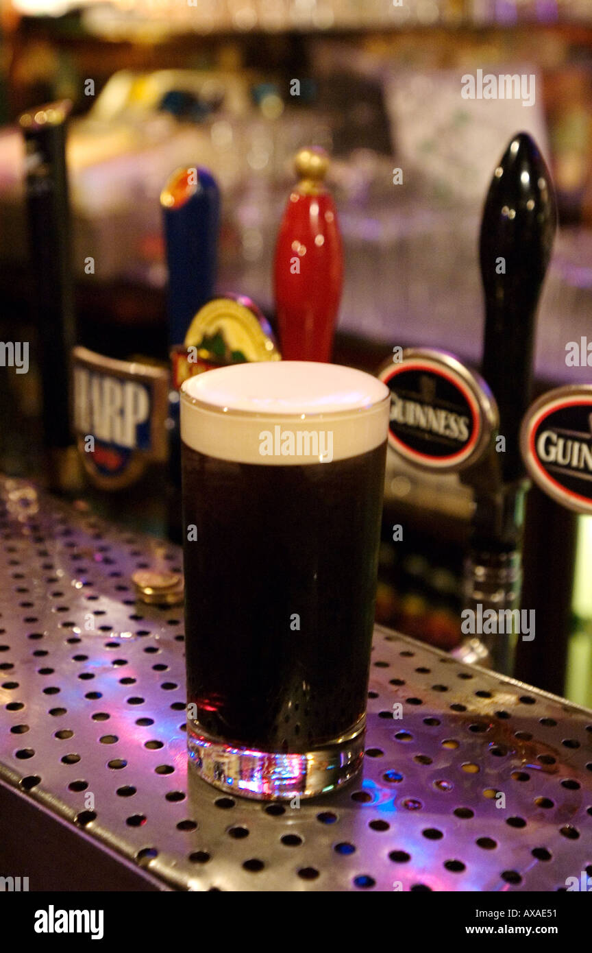 Irlanda, bicchiere di birra Guinness Foto stock - Alamy