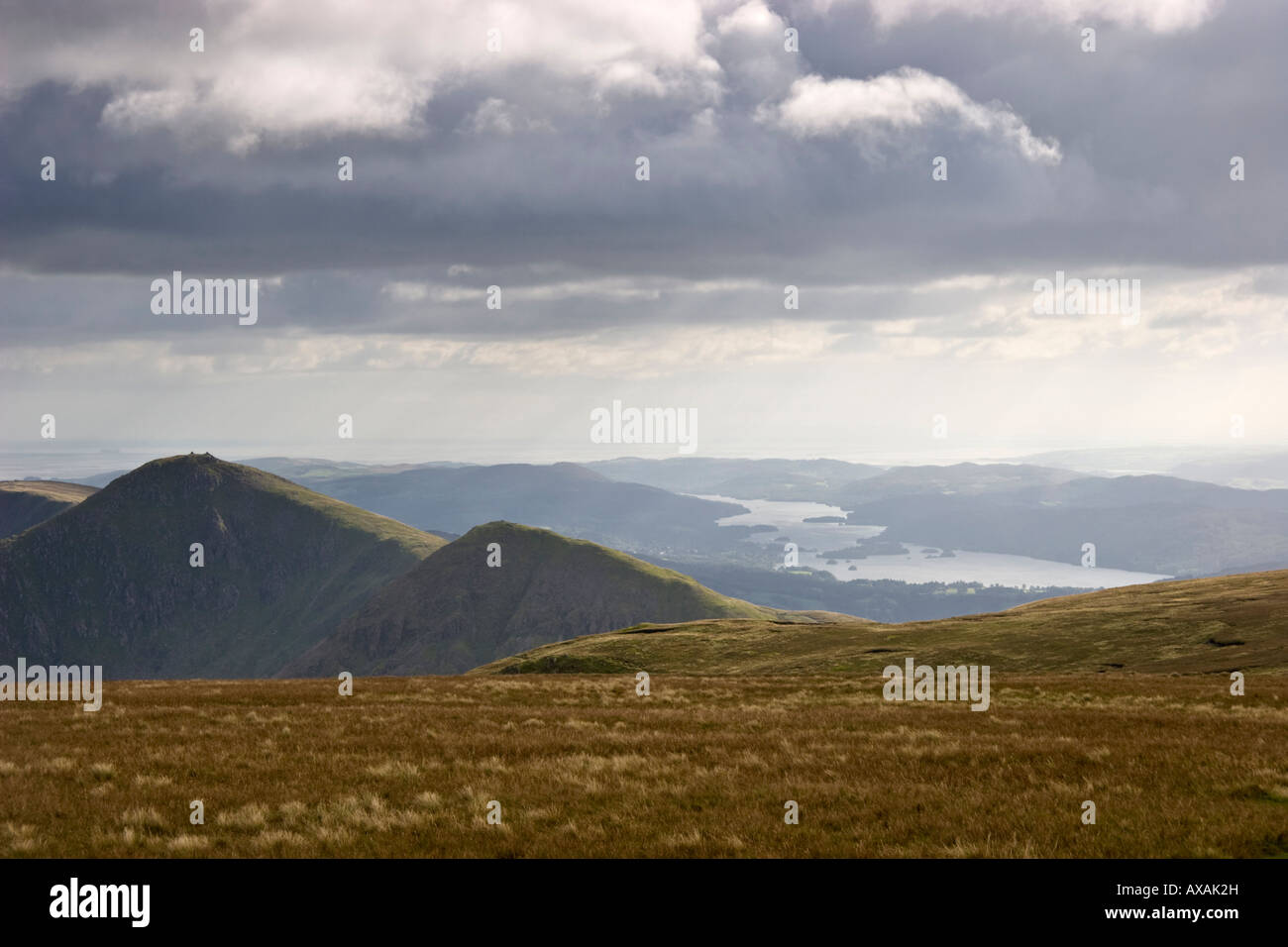 Vista da High Street con il lago di Windermere nella distanza Foto Stock