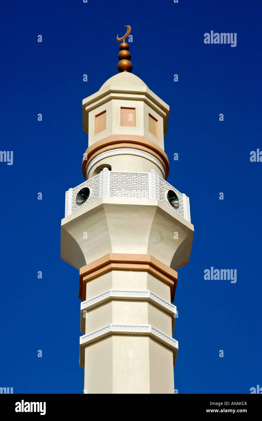 Il minareto della moschea di Doha, in Qatar. Foto Stock
