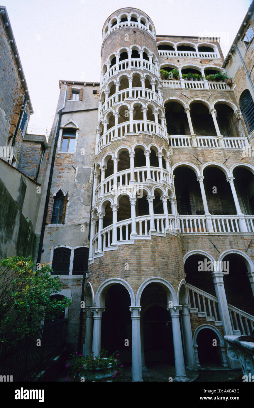 Italia Venezia il 15 ° C scala esterna del Palazzo Contarini del Bovolo Foto Stock Italia Venezia il 15 ° C scala esterna del Palazzo Contarini del Bovolo Foto Stock