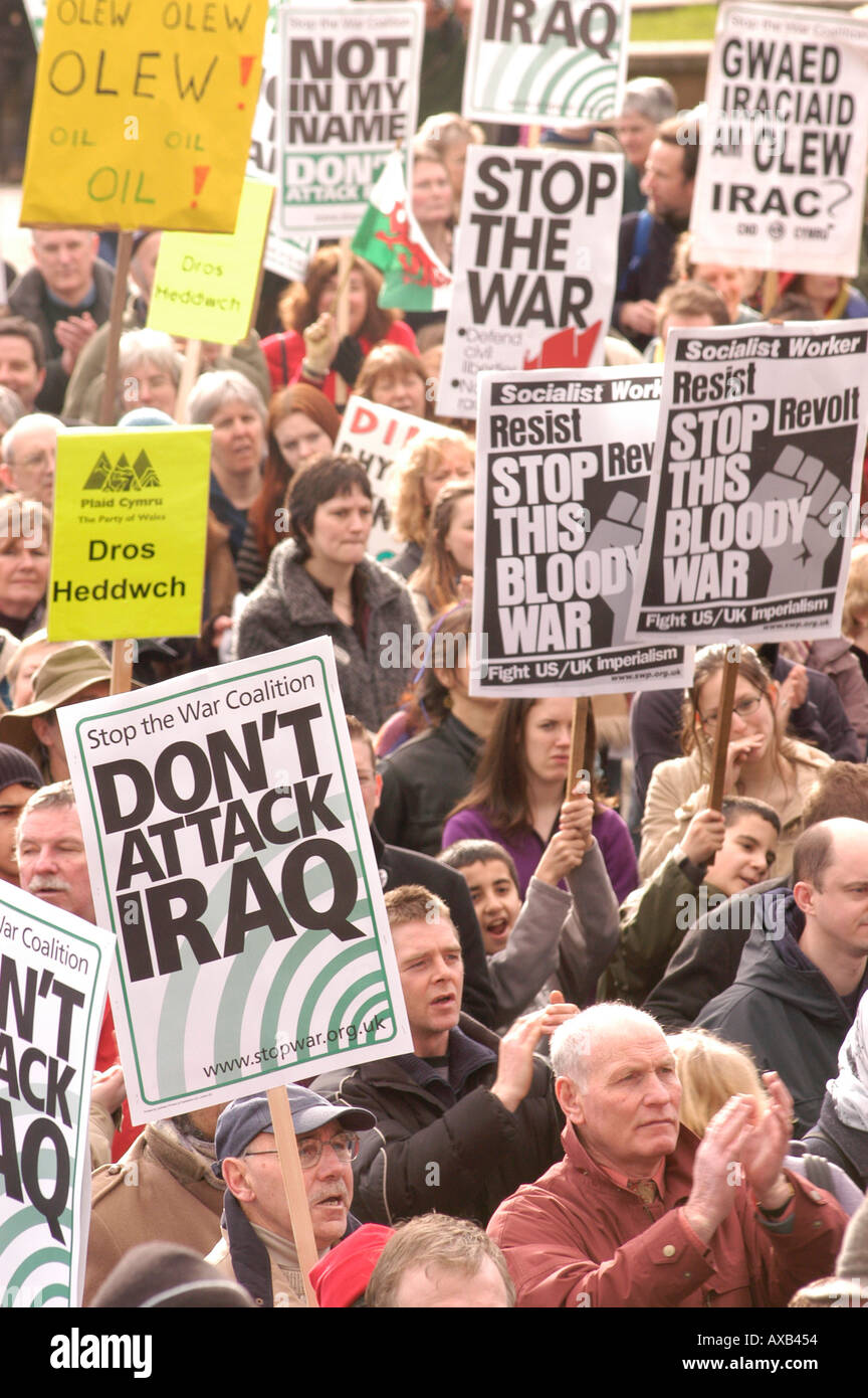 La protesta contro la guerra in Iraq Cardiff South Glamorgan Wales UK AJ2 Foto Stock