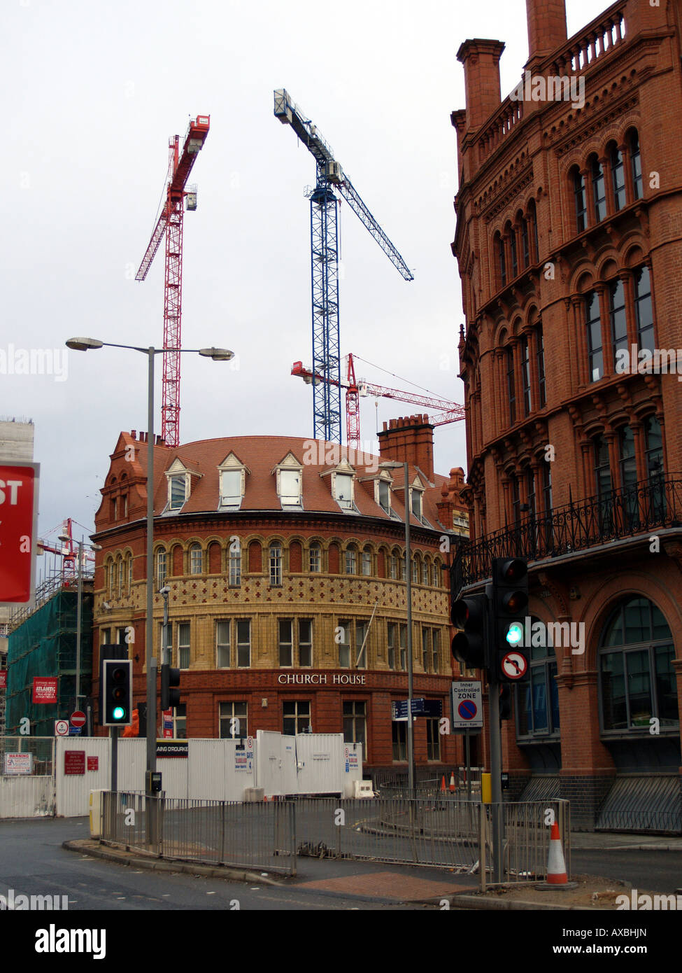 Gru moderne modernizzazione edifici costruzione di città europea della cultura 2008 Liverpool Merseyside England Foto Stock