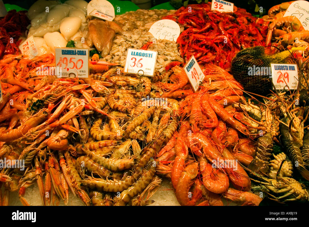 Spagna Barcellona Market Hall Mercat de la Boqueria pesce fresco seefood gamberi Foto Stock