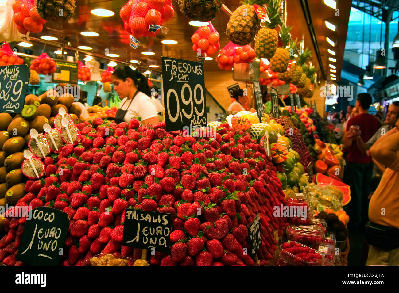 Spagna Barcellona hall del mercato La Boqueria frutti Foto Stock