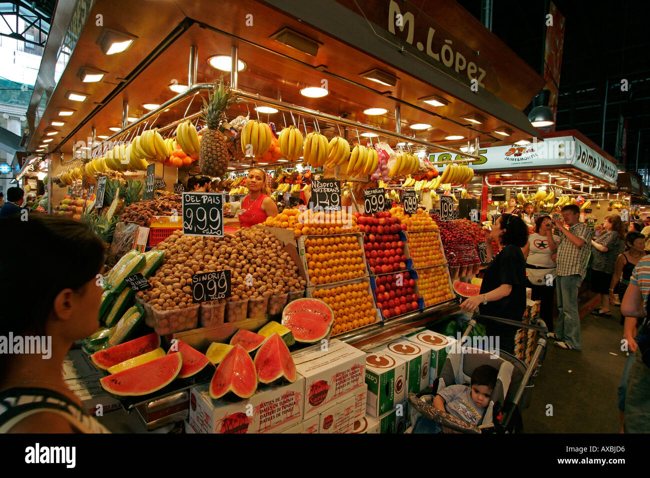 Spagna Barcellona hall del mercato La Boqueria frutti Foto Stock