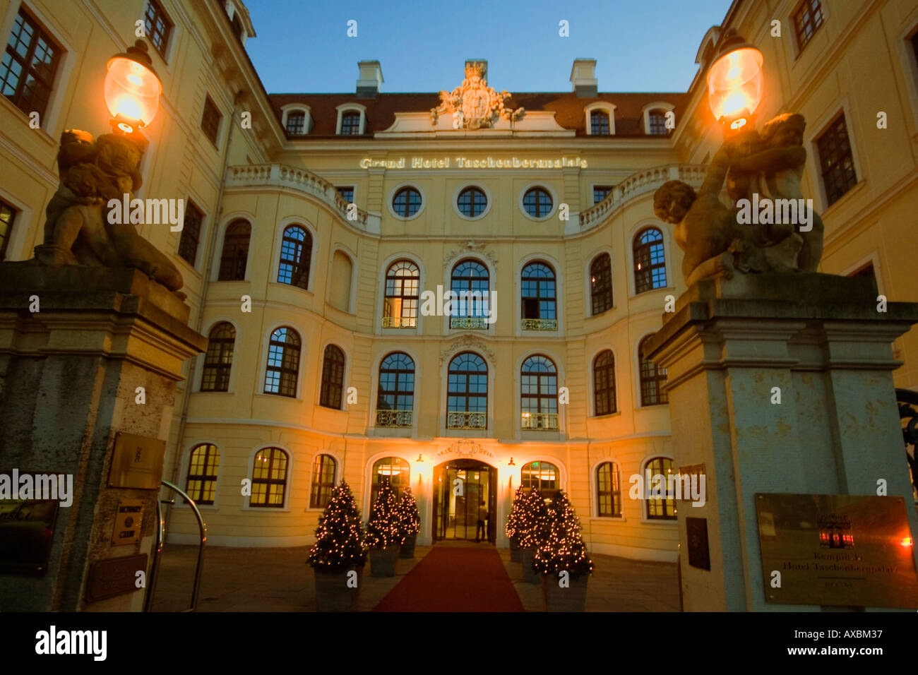 Dresda old city center Hotel Taschenbergpalais Kempinski Ingresso al crepuscolo Foto Stock