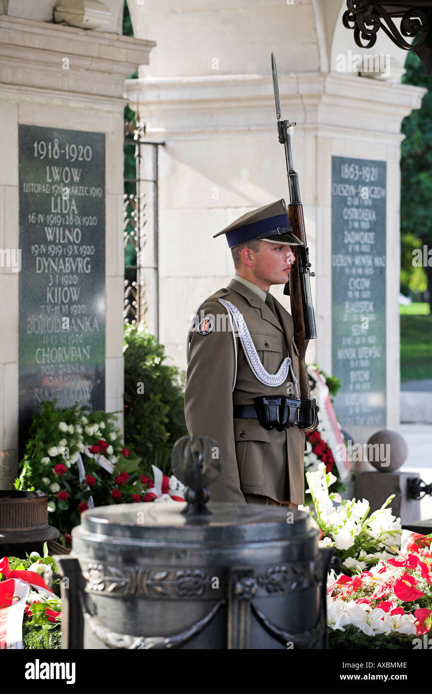 Soldato Polacco guardia, la tomba del Milite Ignoto, Varsavia, Polonia Foto Stock
