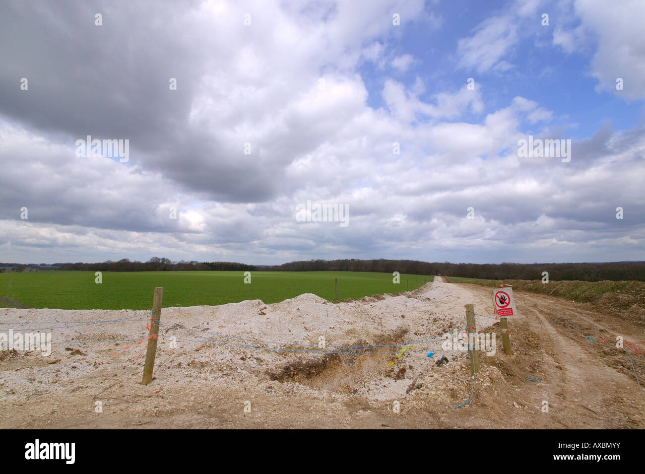 Immagine che mostra l'effetto dopo la posa di un gasdotto dal Humbley Grove Hamshire ha avuto su un campo verde Foto Stock