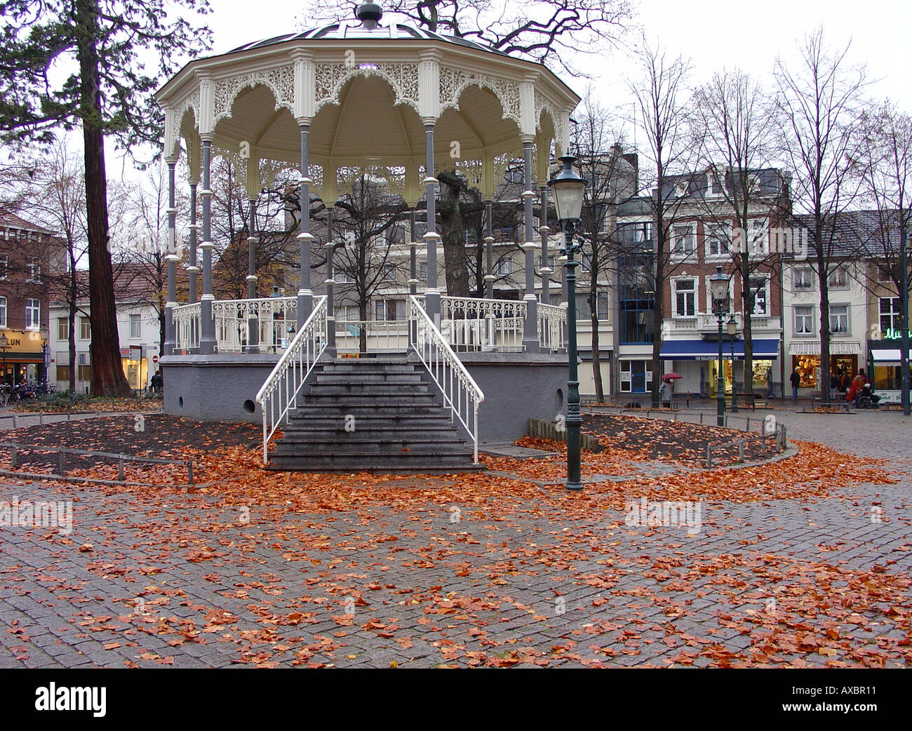 Bandstand Munsterplein Roermond Olanda in autunno Foto Stock