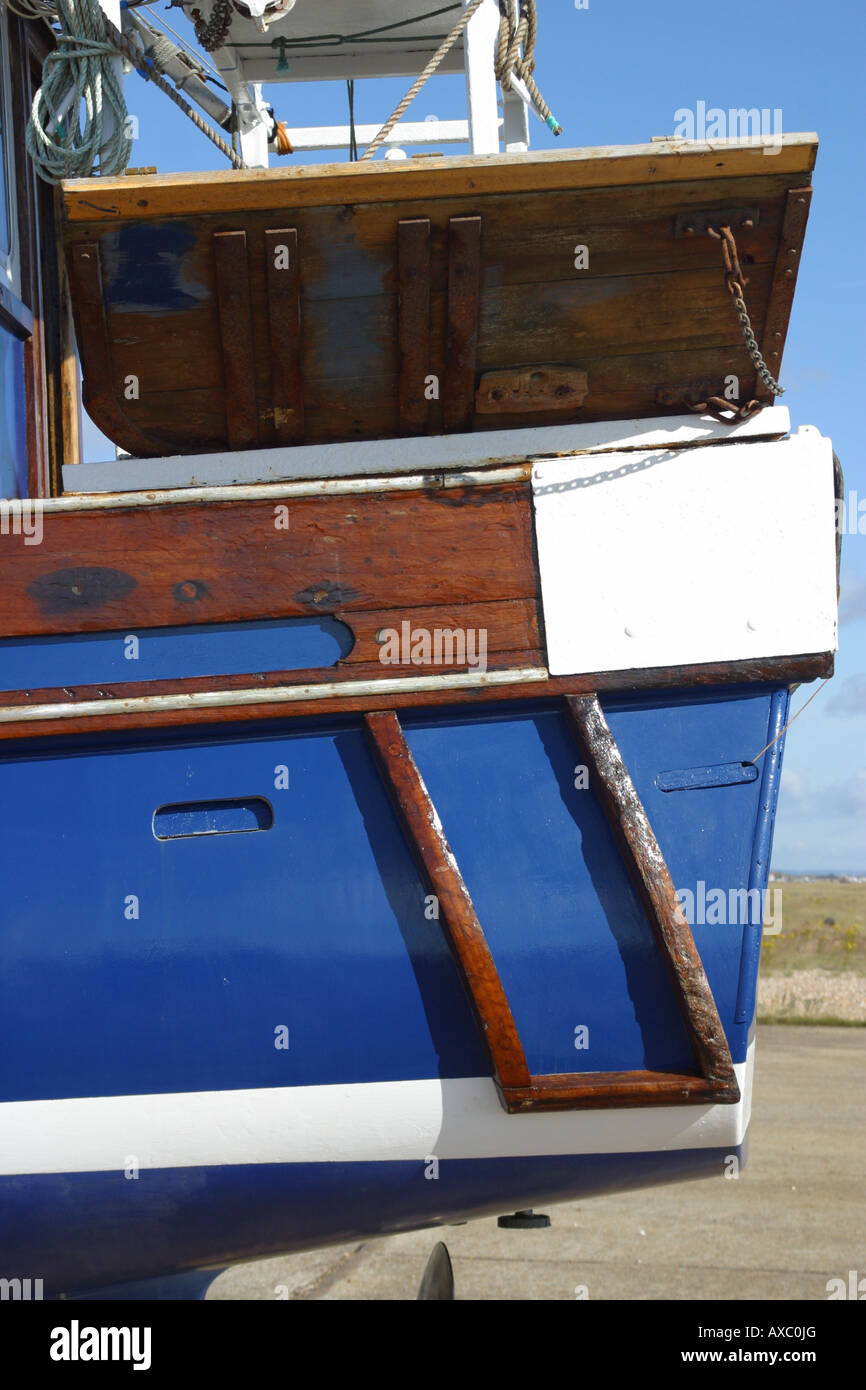Stern convertito barca da pesca scialuppa di salvataggio pensionati blue dungeness kent england Foto Stock