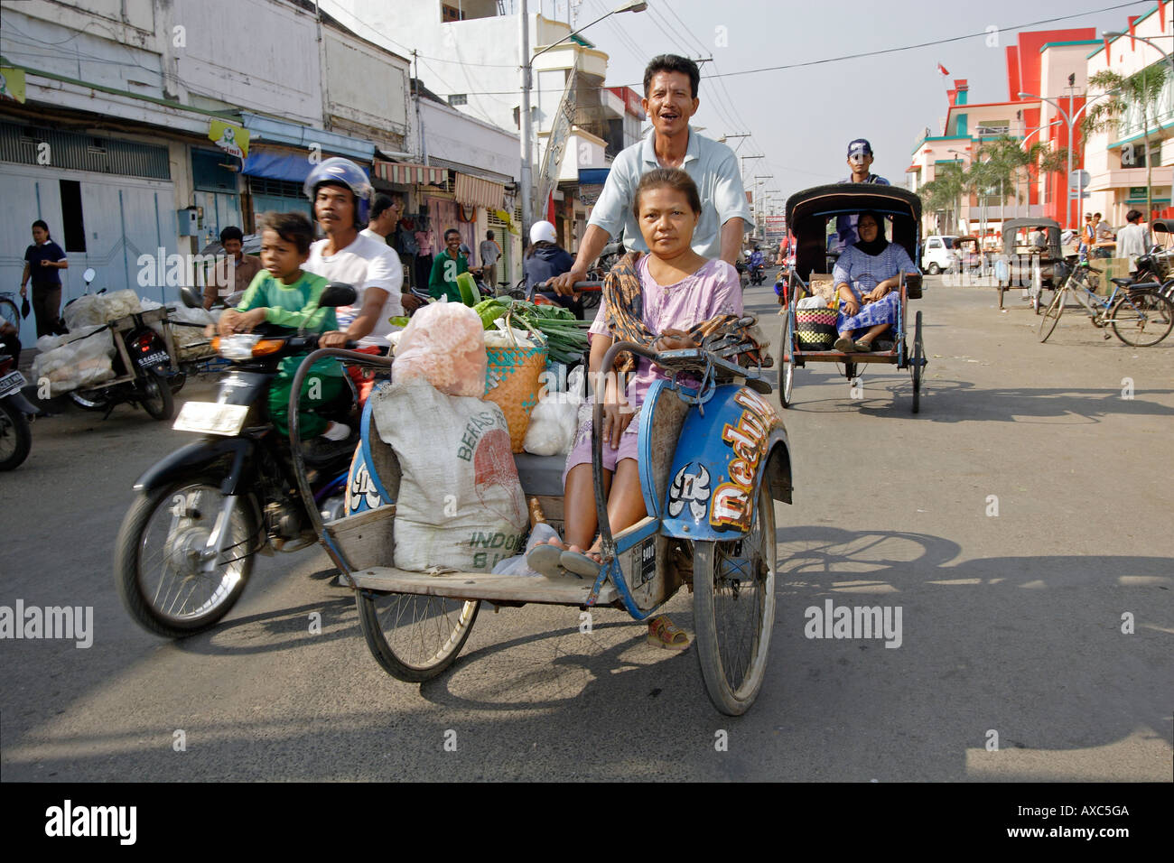 Noleggio taxi Pekalongan Java Centrale Indonesia Foto Stock