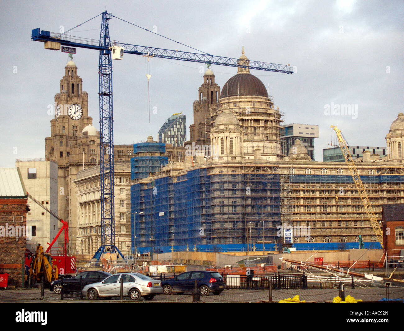Il liver building gru di ricondizionamento coperchio blu Albert Dock Liverpool città europea della cultura 2008 Foto Stock