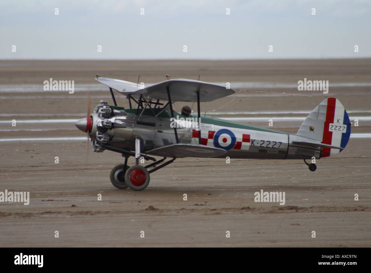 Prop motore flyer modello piano biplanare decollo southport air show merseyside Foto Stock