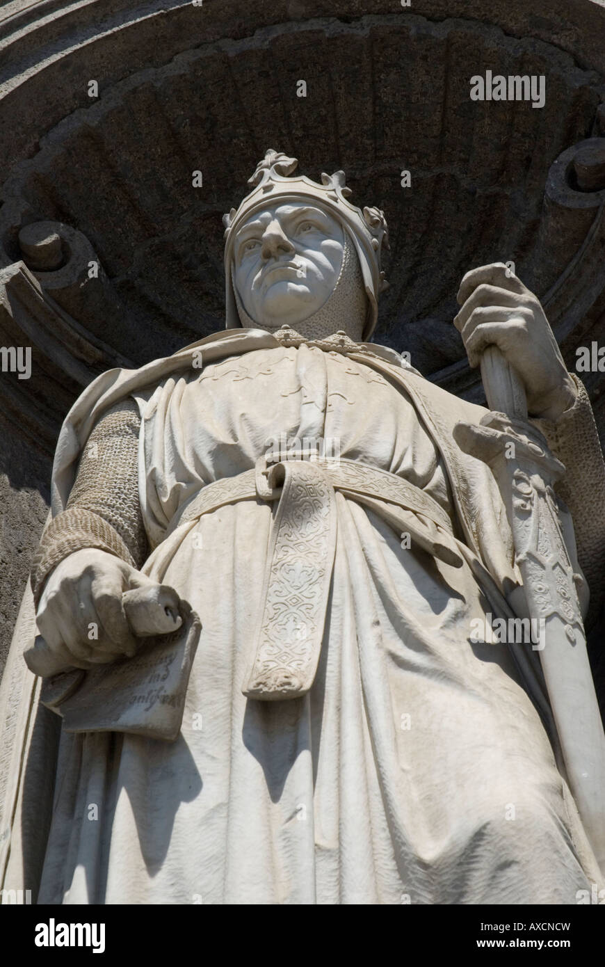 Statua di Carlo I d'Angiò, facciata ovest lato del Palazzo Reale a Napoli, Italia Foto Stock