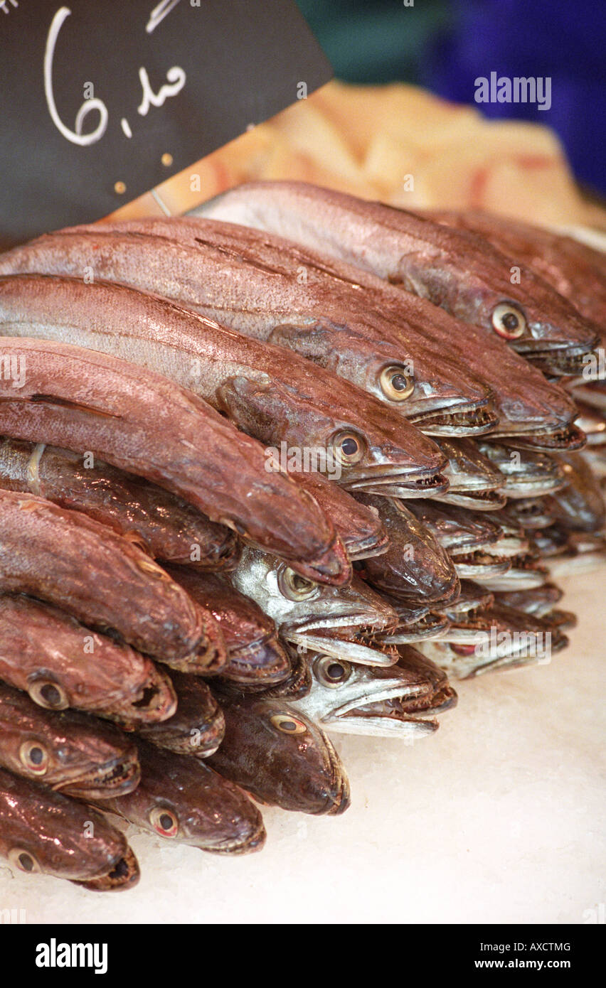 Sul Quai Des Chartrons. Un mercato di strada. Brutto pesce. Su Les Quais. La città di Bordeaux, Aquitaine, Gironde, Francia Foto Stock