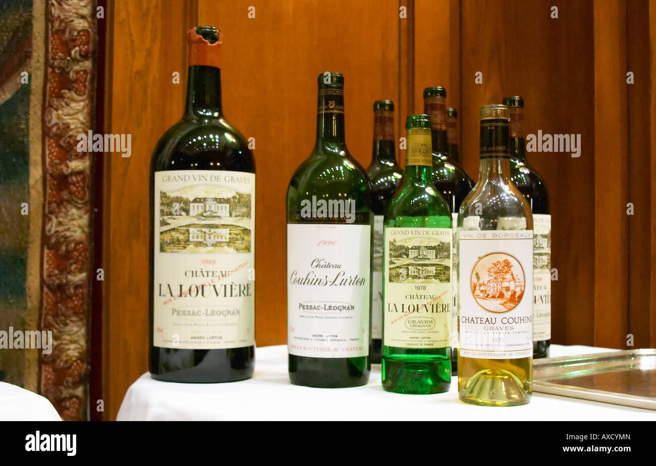 Chateau La Louviere 1989, Pessac Leognan, tombe, Ch Couhins Lurton 1990, Ch La Louviere 1978, Couhins 1970. Bordeaux, Francia Foto Stock