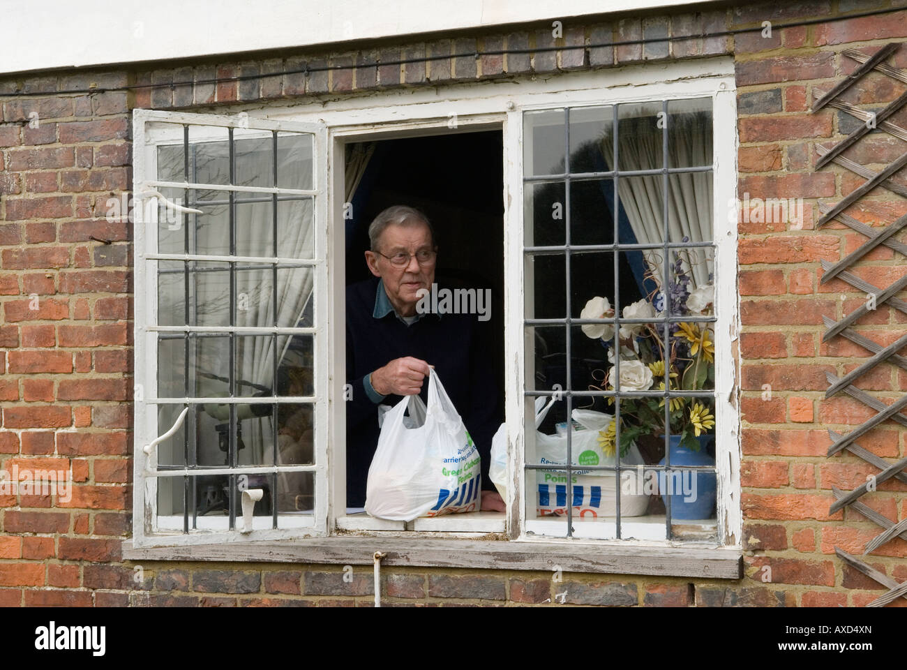 Dole Biddenden Kent REGNO UNITO 2008 Lunedì di Pasqua. Chulkhurst carità pagnotte di pane vengono consegnati ogni anno per i poveri del villaggio. 2000s HOMER SYKES Foto Stock