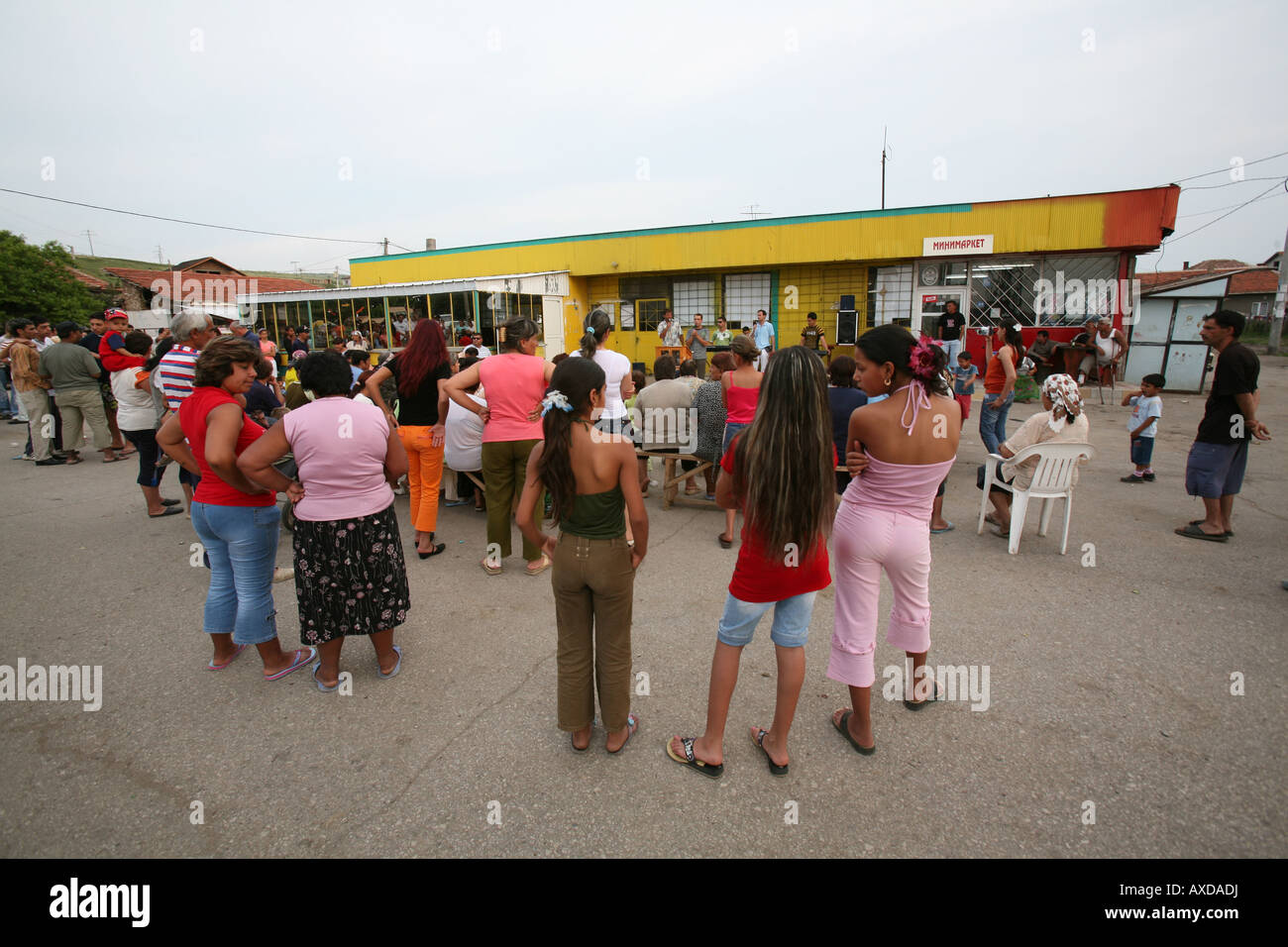 Due milioni di gitani che vivono in Bulgaria che è 10 della popolazione zingari o rom sono discriminati da native bulgari Foto Stock