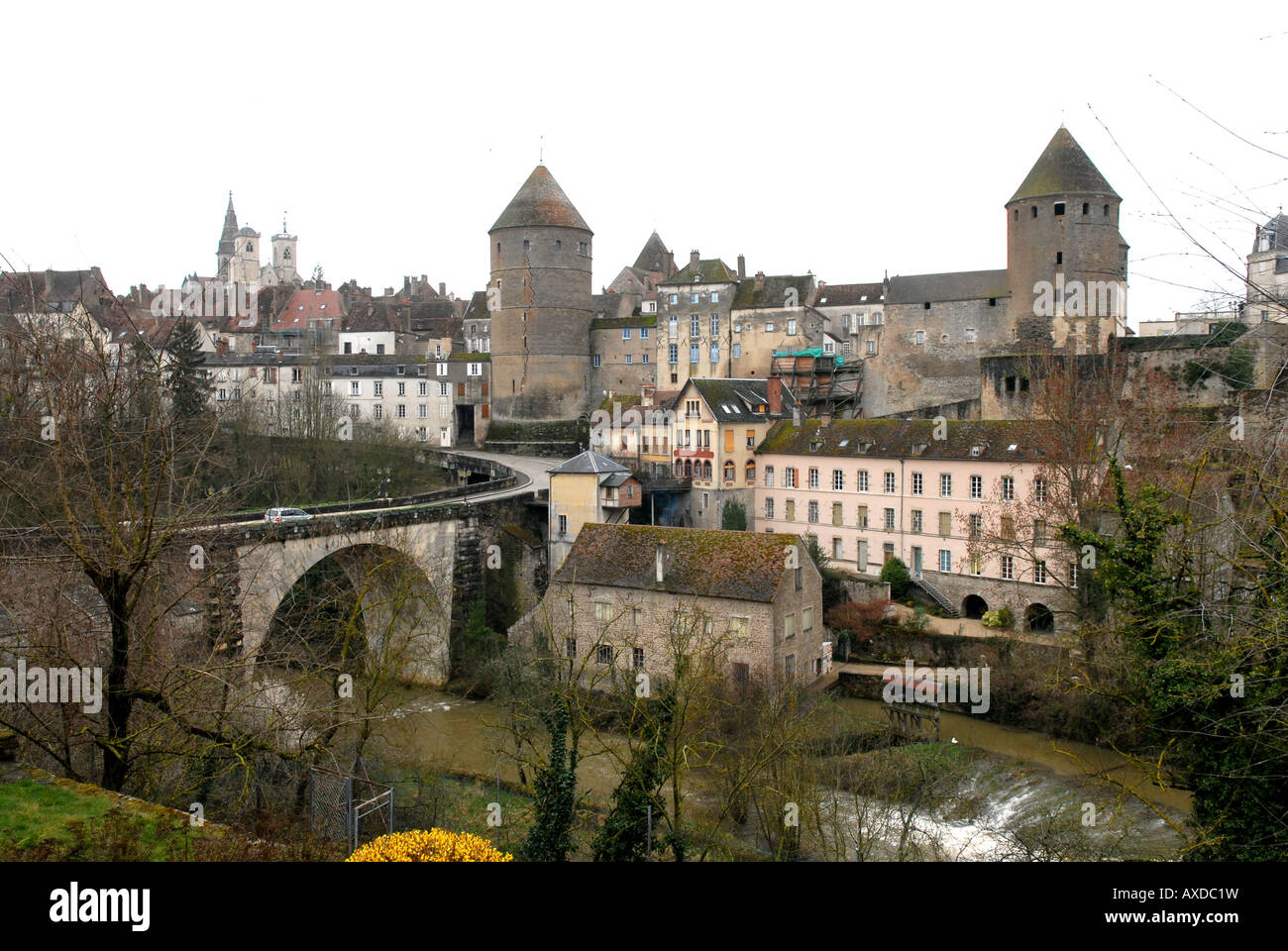 Semur en Auxois in Borgogna Francia Foto Stock