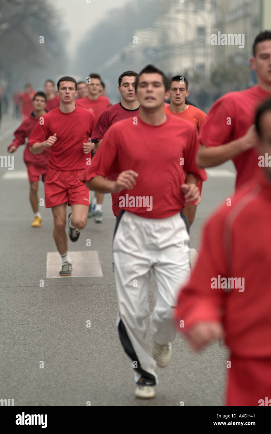 Guide di scorrimento in una endurance corsa su strada Foto Stock