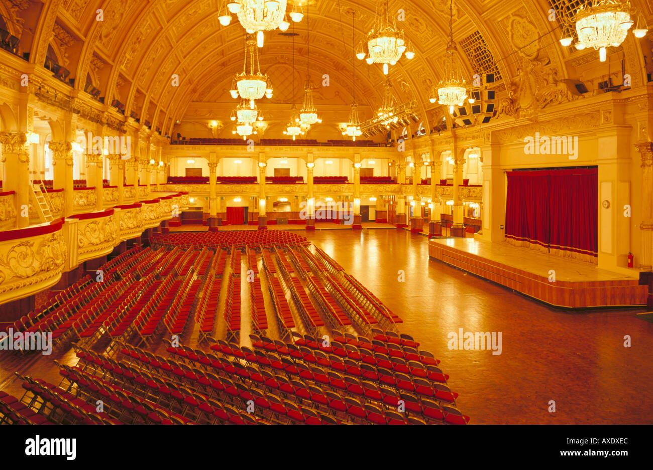 Interno del Winter Gardens di sala da ballo, Blackpool, Lancashire, Inghilterra, Regno Unito. Foto Stock