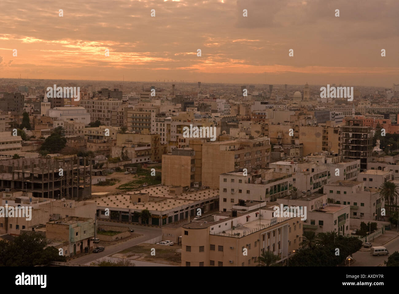 Vista generale sui tetti della città di Tripoli, la capitale della Libia, Nord Africa. Foto Stock