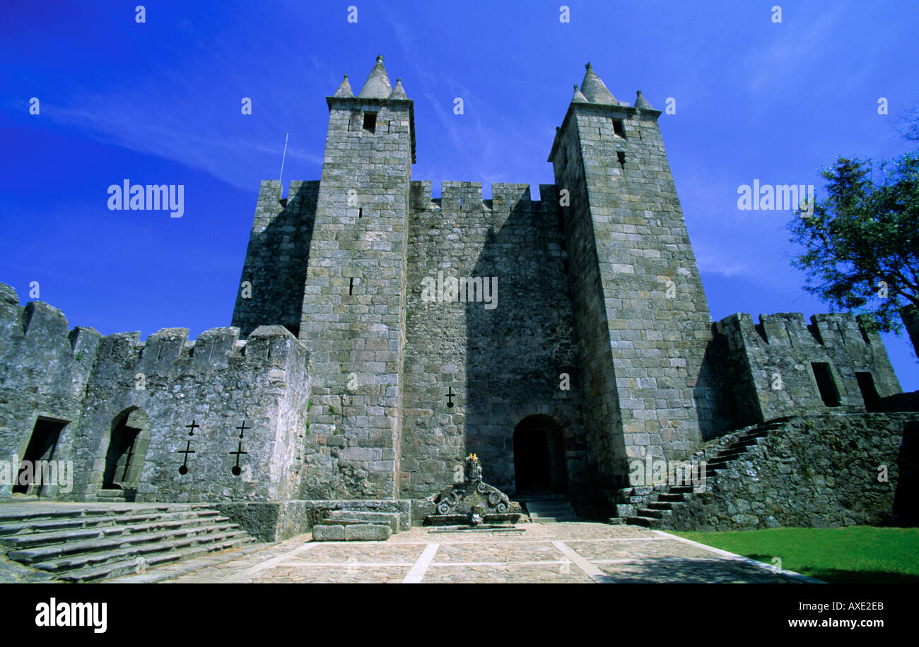 Torri del castello medievale di Santa Maria da Feira in Portogallo Foto Stock