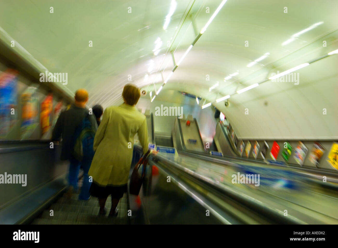 Persone,escalator,scale,metropolitana,veloce,motion Foto Stock