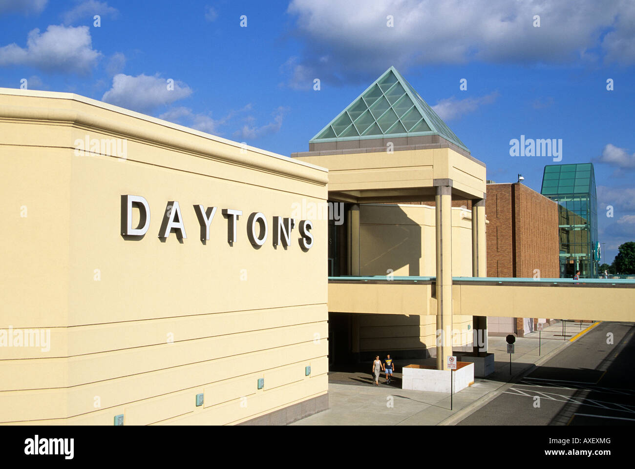 Foto di archivio di Dayton'S DEPARTMENT STORE, originariamente parte di SOUTHDALE shopping center di Edina, Minnesota. L'estate. Foto Stock