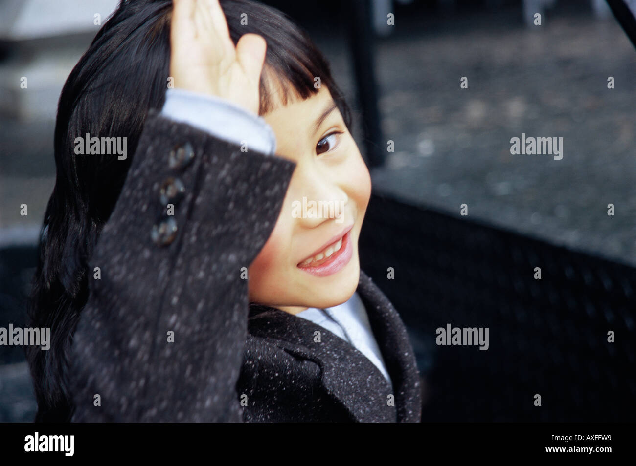 5 anno vecchia ragazza sventolare Foto Stock