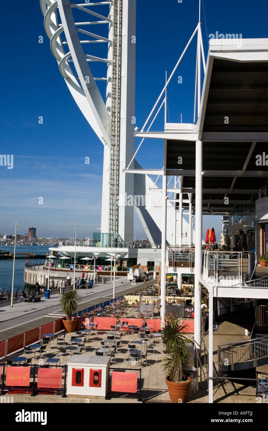 Gunwharf Quays e Spinnaker Tower, Portsmouth, Hampshire, Inghilterra, Regno Unito Foto Stock